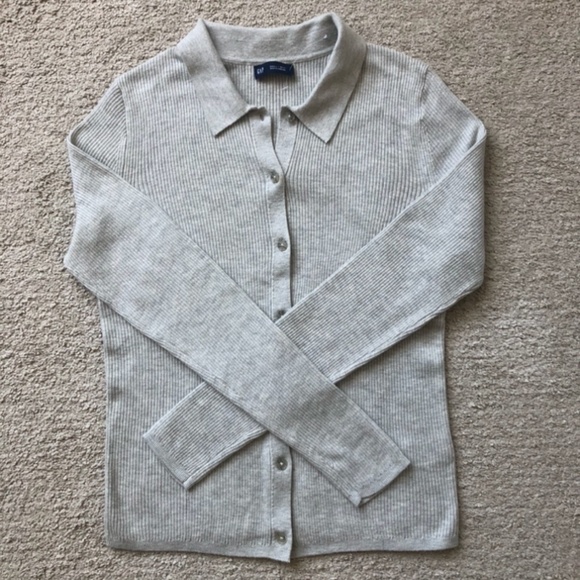 Gap- Collar Cardigan Sweater. - Picture 1 of 2
